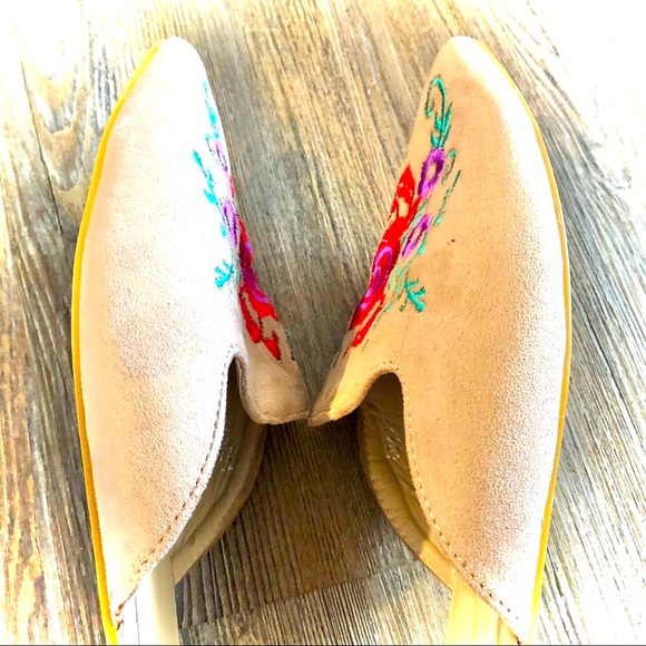 Stylo Floral Embroidery Flat Slip-On Pointed Mules Nude/Multi-Colored - Picture 3 of 5